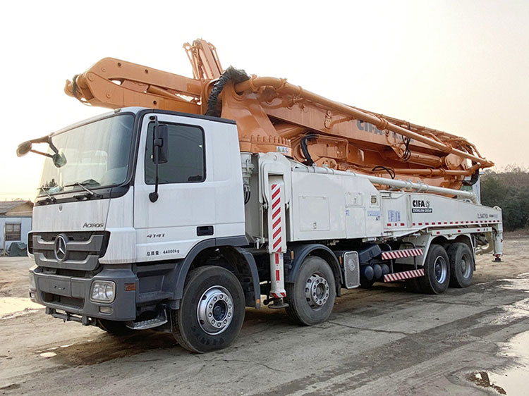 Used Concrete Pumps Zoomlion CIFA 52m Benz Chassis Concrete Pump Truck